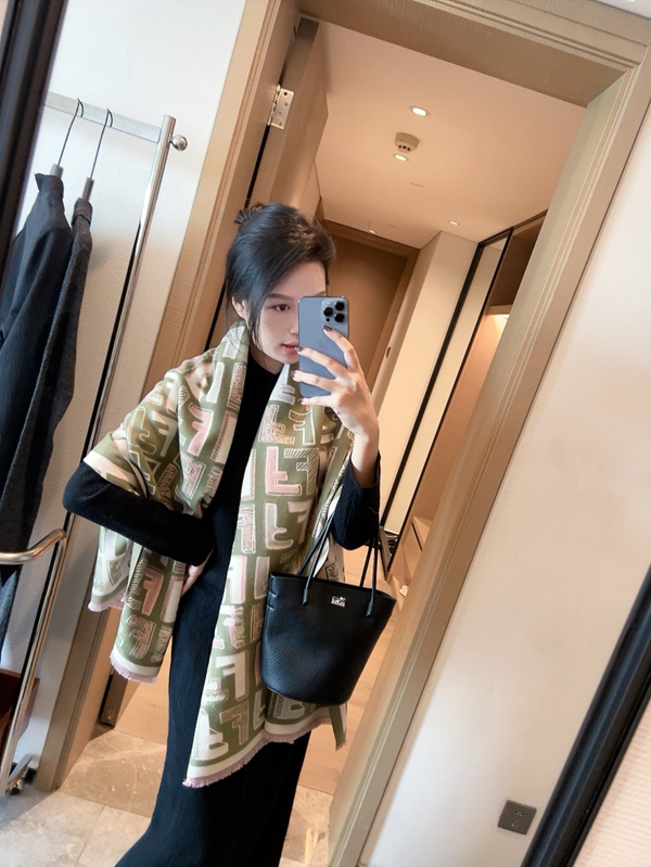 ブランドマフラー正面デザイン